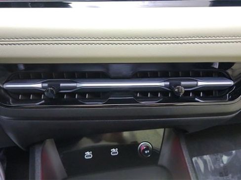 Used 2025 Audi Q6 e-tron Premium Plus w/ Premium Plus image 49