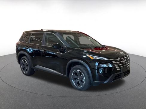 Used 2025 Nissan Rogue SV AWD/4WD image 2