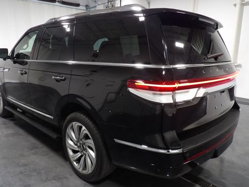 Used 2022 Lincoln Navigator Reserve AWD/4WD image 8