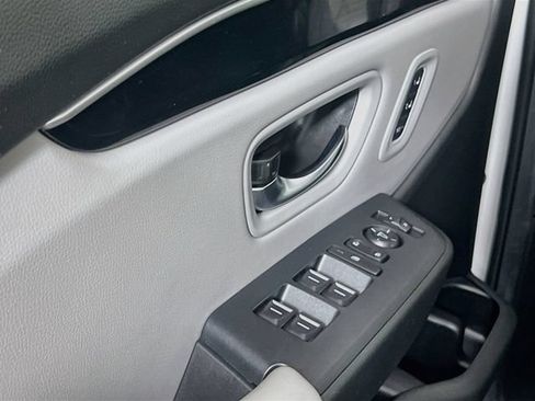 Used 2025 Honda Pilot EX-L image 17