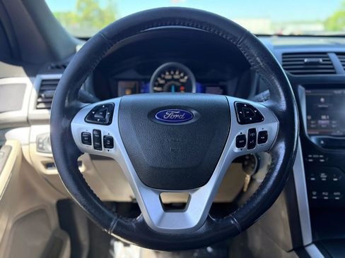 Used 2013 Ford Explorer XLT image 26