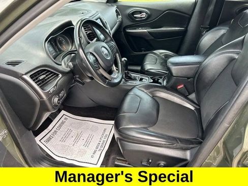 Used 2019 Jeep Cherokee Latitude Plus AWD/4WD image 13