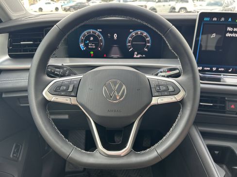 New 2025 Volkswagen Tiguan SE image 15