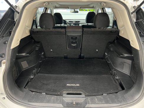 Used 2017 Nissan Rogue SV AWD/4WD image 12