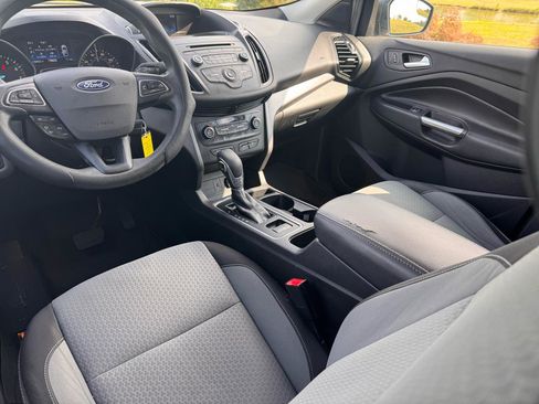 Used 2018 Ford Escape SE FWD image 17