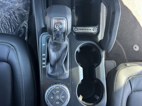 New 2025 Ford Bronco Outer Banks w/ Sasquatch Package AWD/4WD image 22