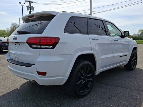 Used 2018 Jeep Grand Cherokee Altitude AWD/4WD image 5