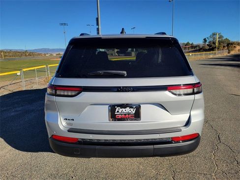 Used 2024 Jeep Grand Cherokee Altitude image 6