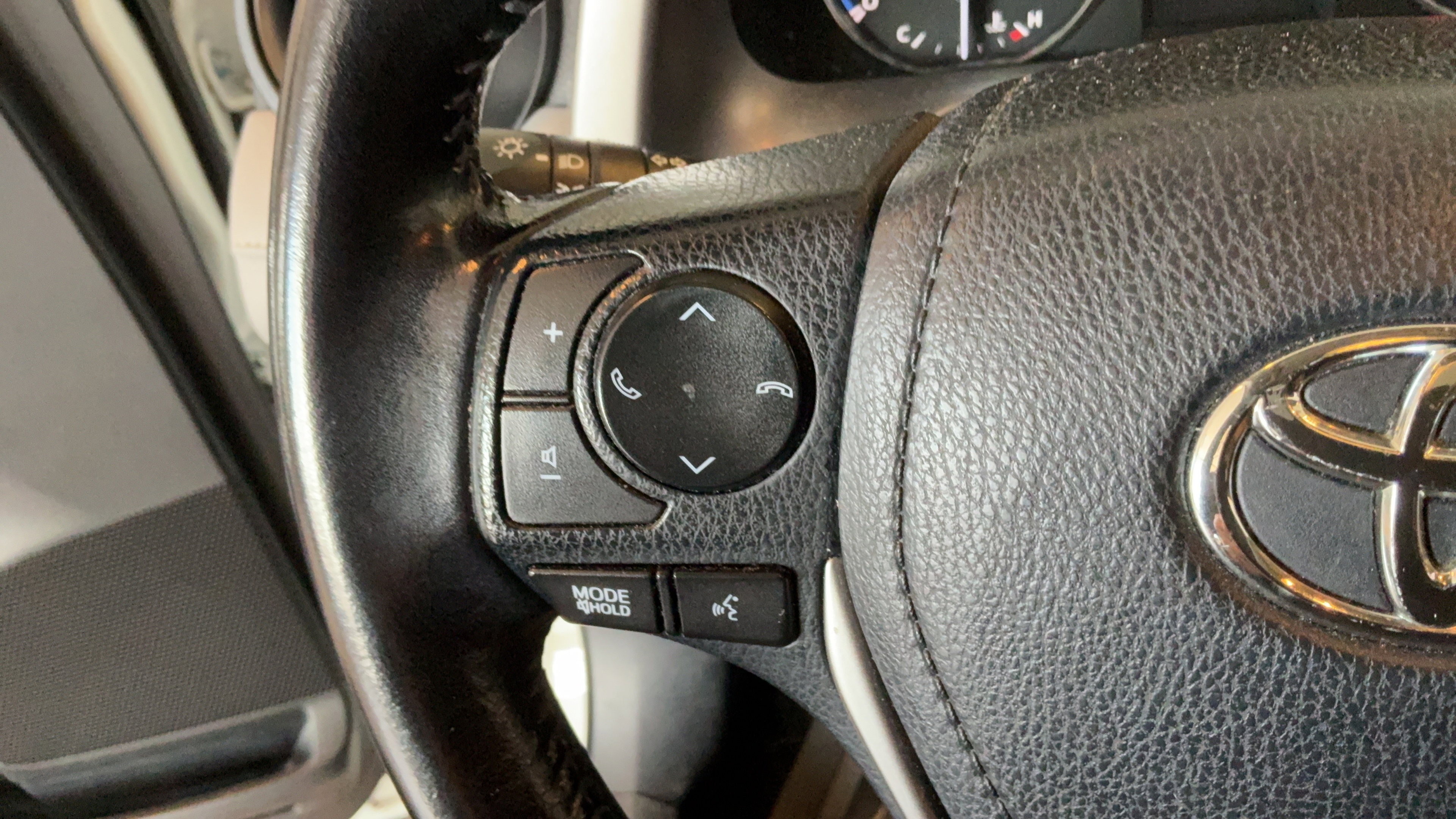 Used 2016 Toyota RAV4 XLE AWD/4WD image 16