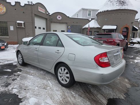 Used 2004 Toyota Camry XLE image 4