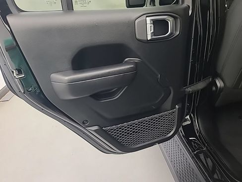 Used 2019 Jeep Wrangler Unlimited Sport S AWD/4WD image 17