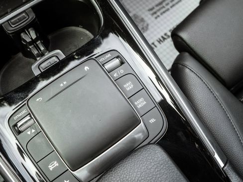 Used 2022 Mercedes-Benz GLB 250 4MATIC w/ Premium Package Lite image 20