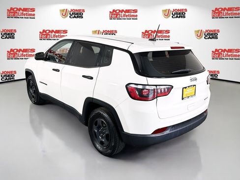 Used 2018 Jeep Compass Sport w/ Tech Group FWD image 2