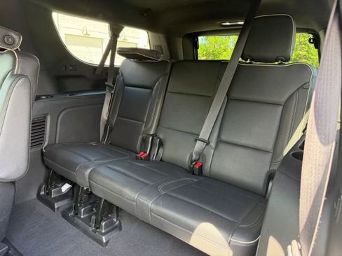 Used 2023 Chevrolet Suburban Premier AWD/4WD image 16