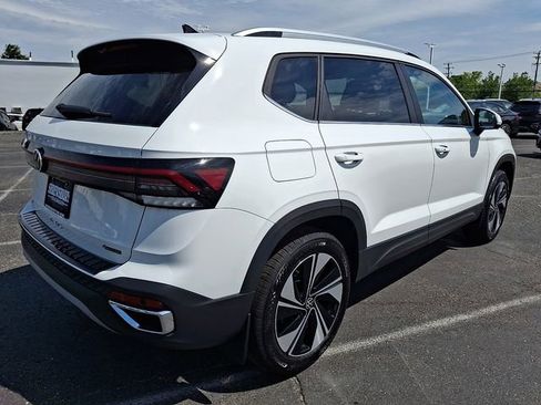 New 2026 Volkswagen Taos SE AWD/4WD image 4