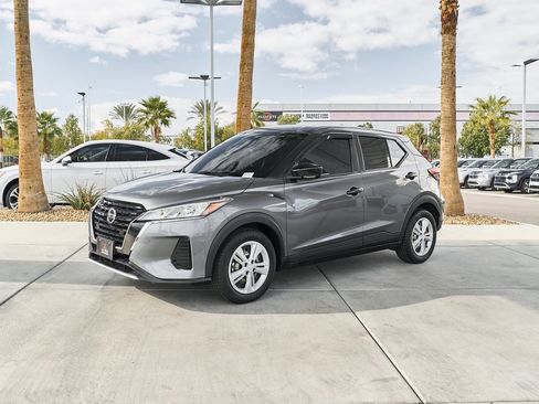 Used 2021 Nissan Kicks S image 4