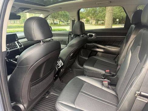 Used 2021 Kia Sorento SX AWD/4WD image 13