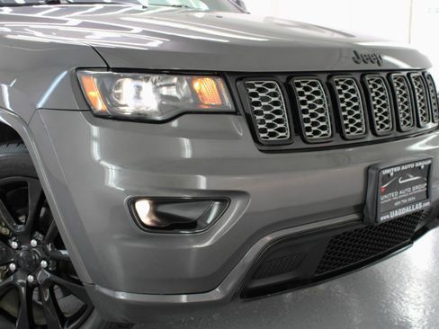 Used 2019 Jeep Grand Cherokee Altitude AWD/4WD image 22
