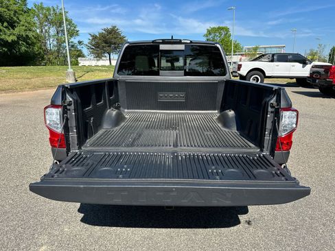 Used 2024 Nissan Titan SV w/ SV Convenience Package image 16