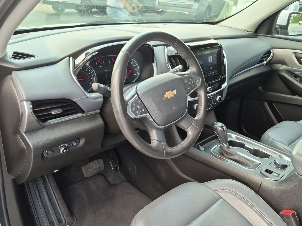Used 2020 Chevrolet Traverse LT w/ Driver Confidence II Package FWD image 35