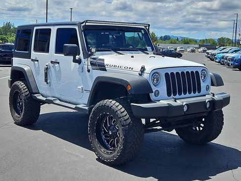 Used 2018 Jeep Wrangler Unlimited Rubicon w/ Dual Top Group AWD/4WD image 8