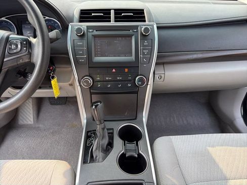 Used 2017 Toyota Camry LE FWD image 33