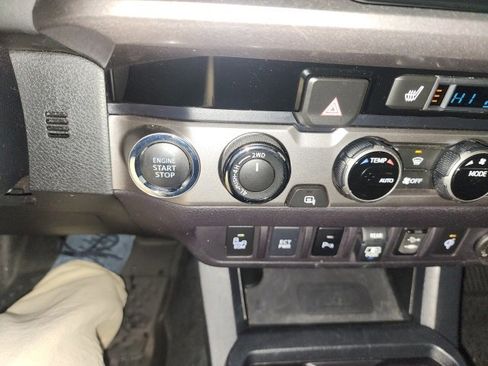 Used 2018 Toyota Tacoma SR image 17