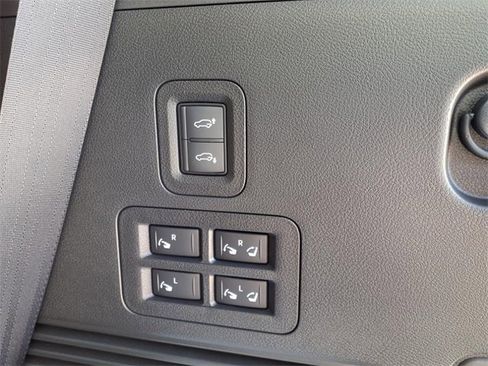 New 2025 Nissan Armada Platinum Reserve image 32