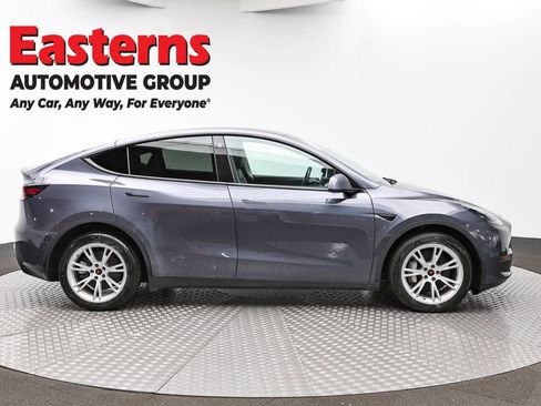 Used 2022 Tesla Model Y Long Range image 4