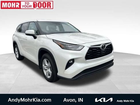 Used 2021 Toyota Highlander LE AWD/4WD image 1