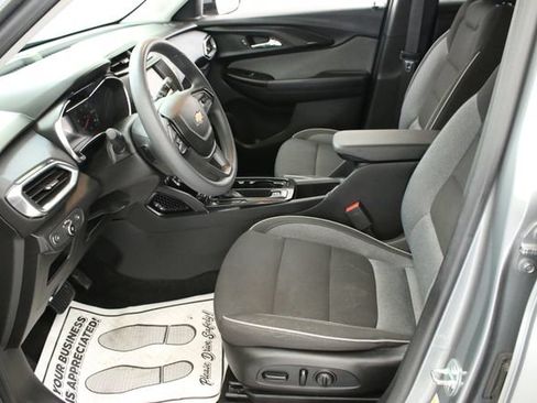 Used 2023 Chevrolet TrailBlazer LT FWD image 25