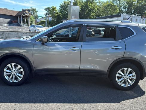 Used 2016 Nissan Rogue SV w/ SV Premium Package AWD/4WD image 4