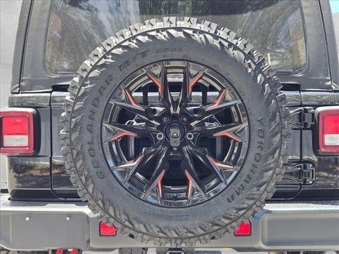 Used 2022 Jeep Wrangler Unlimited Rubicon w/ Cold Weather Group AWD/4WD image 7