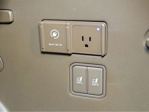 Used 2024 Kia EV9 Land image 31