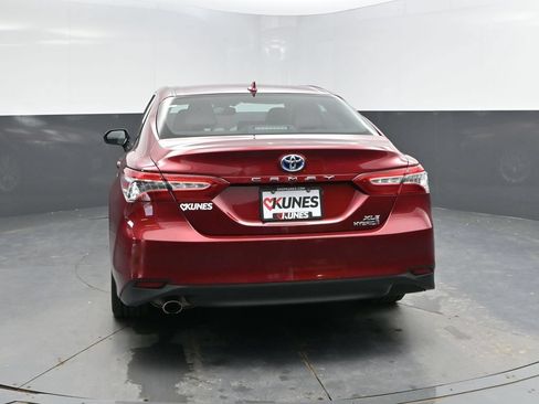 Used 2020 Toyota Camry XLE FWD image 6