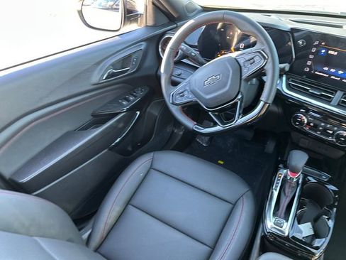 Used 2026 Chevrolet Trax RS w/ Sunroof Package FWD image 22