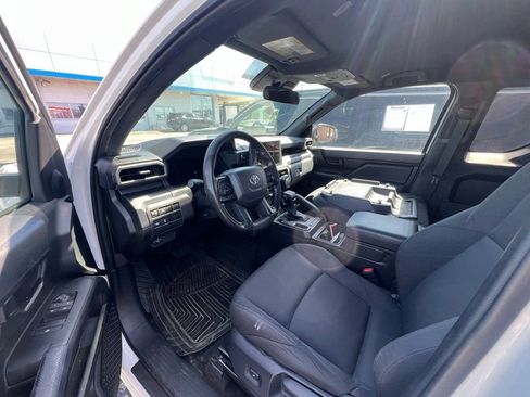 Used 2025 Toyota Tacoma SR image 5