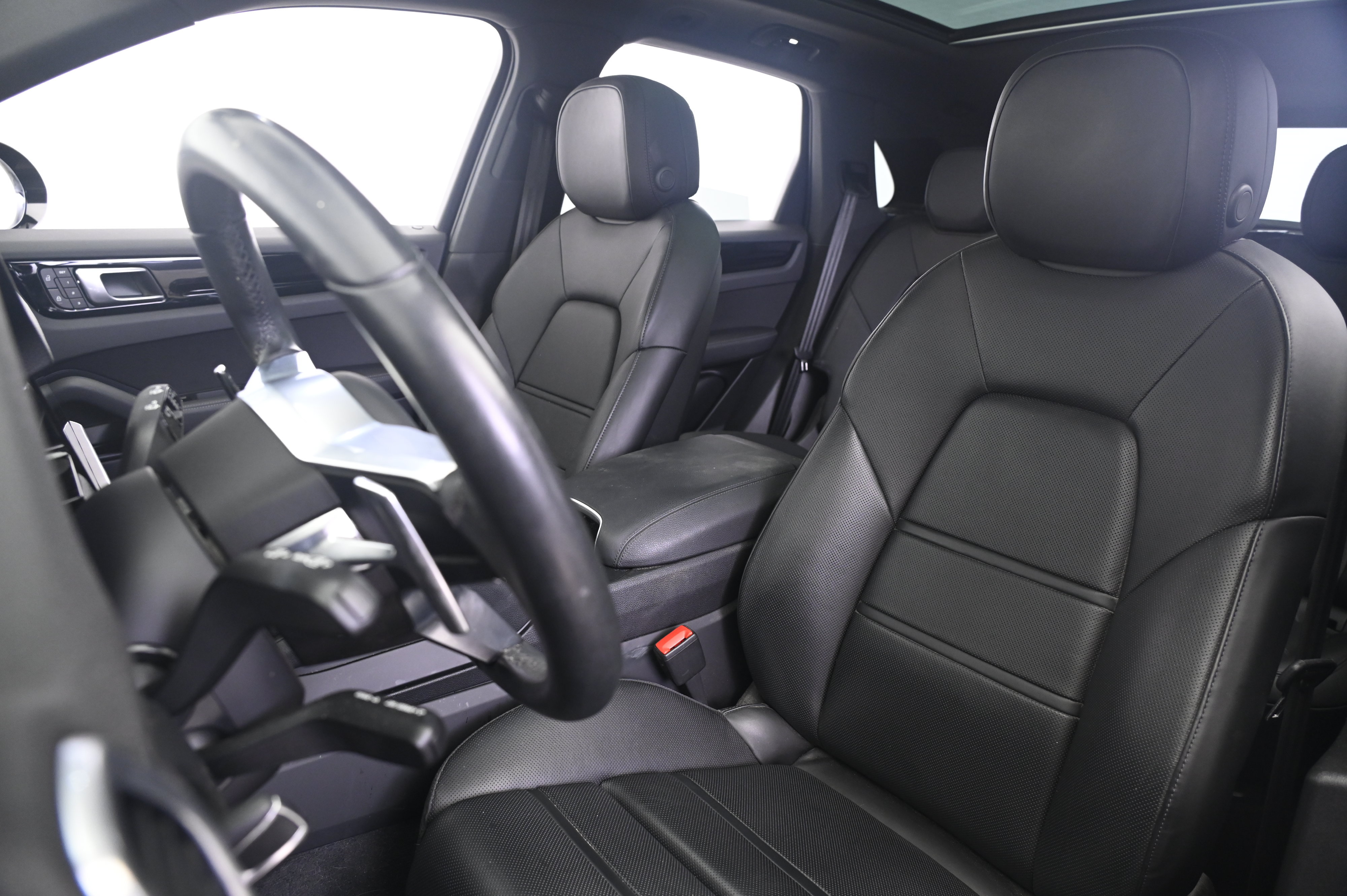 Certified 2023 Porsche Cayenne AWD/4WD image 30