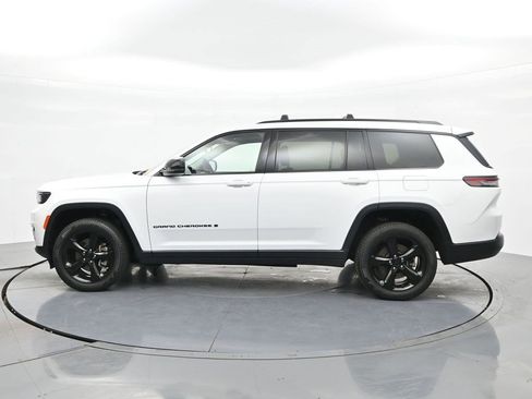 Used 2023 Jeep Grand Cherokee L Limited w/ Black Appearance Package AWD/4WD image 8