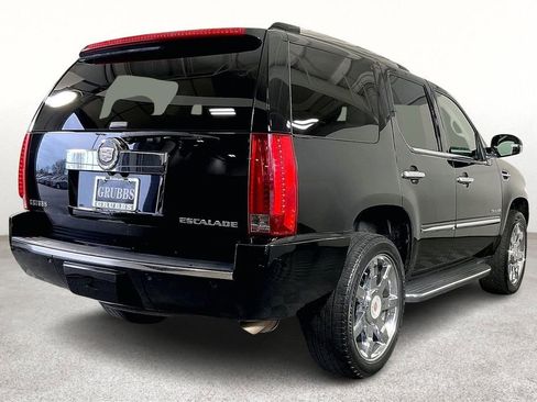 Used 2013 Cadillac Escalade Luxury image 2