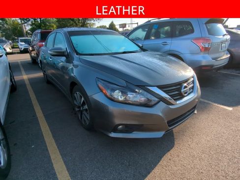 Used 2017 Nissan Altima 2.5 SL w/ 2.5 Technology Package FWD image 3