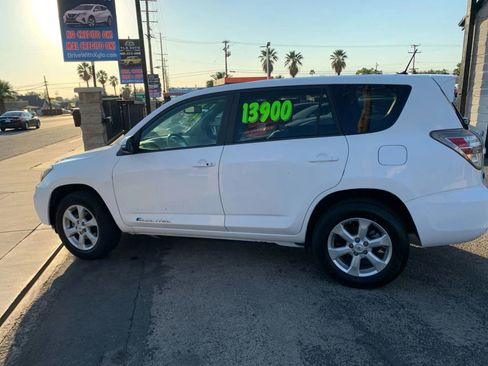 Used 2014 Toyota RAV4 EV image 5