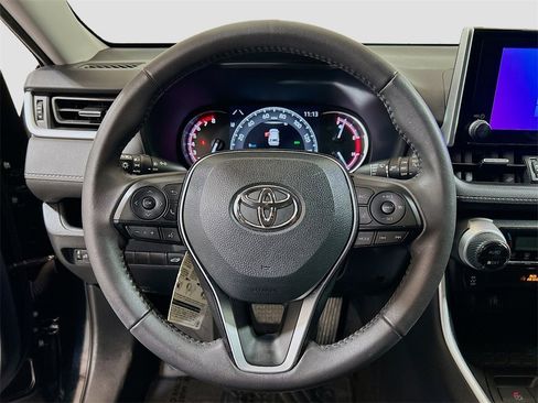 Used 2023 Toyota RAV4 XLE Premium image 9
