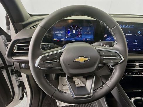 New 2026 Chevrolet Traverse LT w/ Sun and Wheel Package AWD/4WD image 13