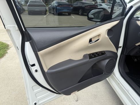 Used 2018 Toyota Prius Three w/ Advanced Technology Package FWD image 18