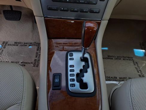 Used 2005 Lexus ES 330 FWD image 11