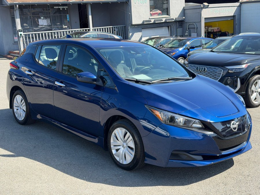 Used 2025 Nissan Leaf S FWD image 3