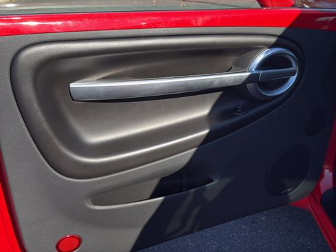 Used 2005 Chevrolet SSR w/ Preferred Equipment Group image 9