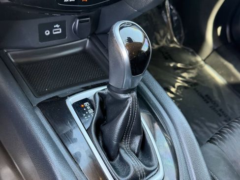 Used 2020 Nissan Rogue SV FWD image 23