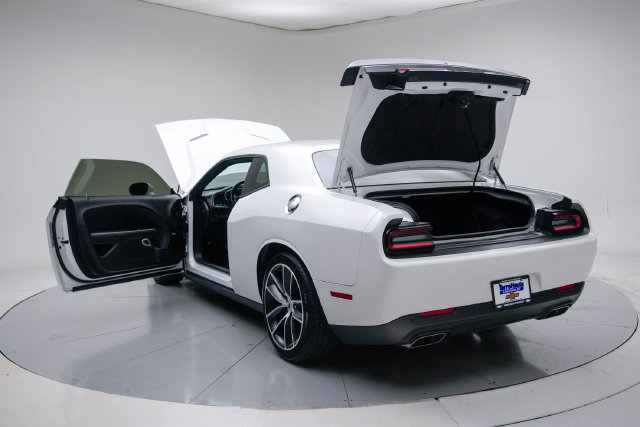 Used 2017 Dodge Challenger R/T Scat Pack w/ Leather Interior Group RWD image 19